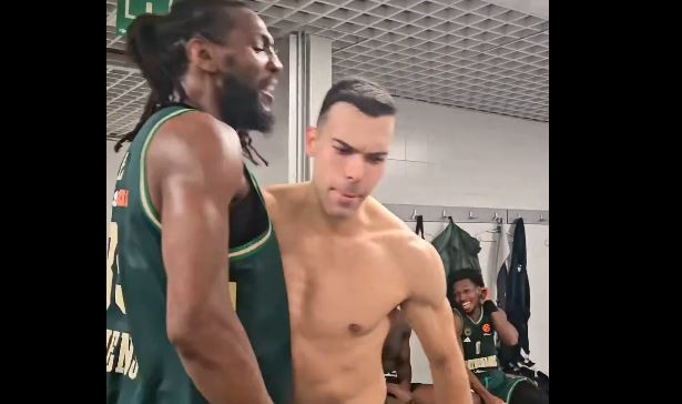 Νέα αποθέωση για τον Φαρίντ στα αποδυτήρια του Παναθηναϊκού (BINTEO)