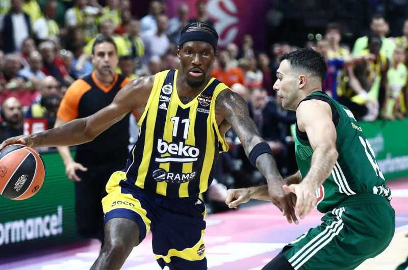 Σε συζητήσεις και η Φενέρμπαχτσέ με Χέιζ-Ντέιβις - Τι είπε μέλος της