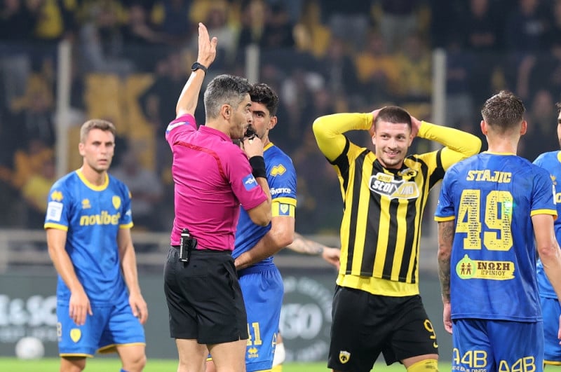 Τα δύο μέτρα και τα δύο σταθμά εις βάρος της ΑΕΚ - Άσχετος και επικίνδυνος!