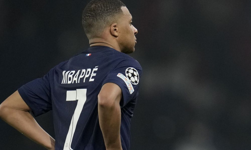 Ο Εμπαπέ με τη φανέλα της Παρί Σεν Ζερμέν