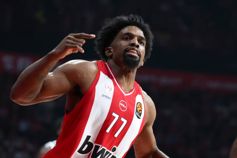 Δεν τελειώνουν τα προβλήματα στον Ολυμπιακό - Αυτός μένει εκτός με Παρί