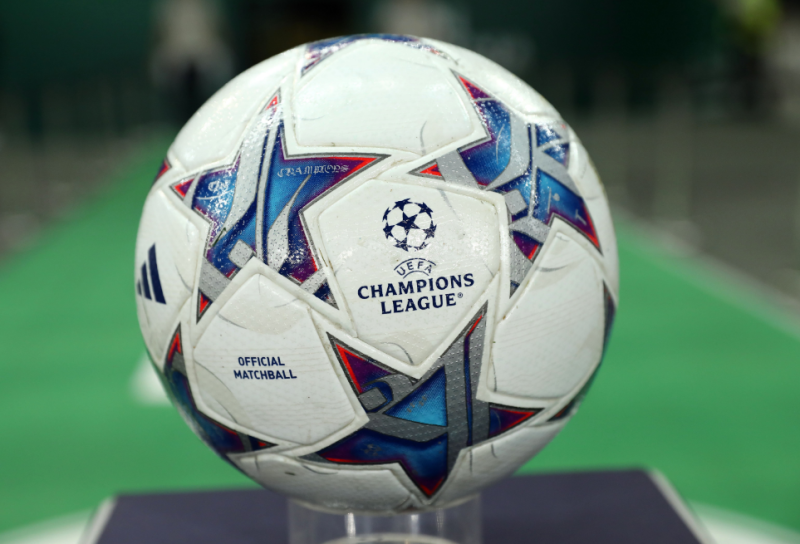 Χάος! Οπαδοί έβαλαν φωτιά το γήπεδο γιατί η ομάδα τους υποβιβάστηκε