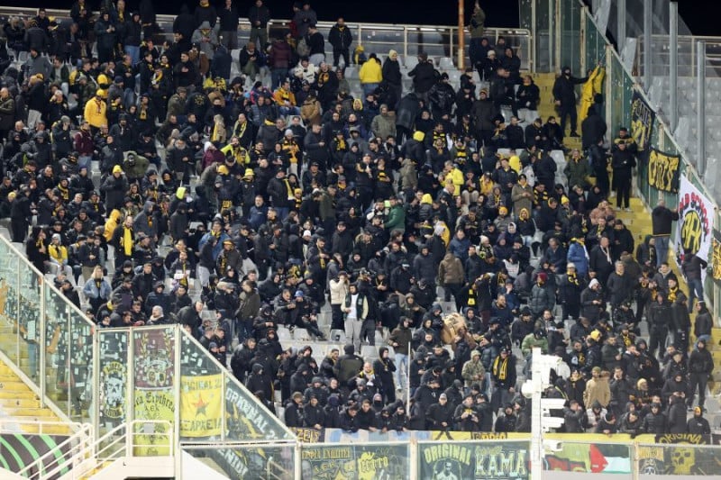 Απίστευτη ταλαιπωρία για τον κόσμο της ΑΕΚ - Πολλοί ακόμα εκτός γηπέδου