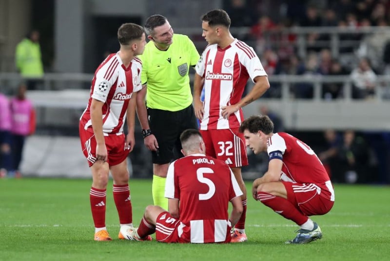 Αποθέωση για Ολυμπιακό: «Θηρίο, Πολεμιστές και περήφανοι» (ΦΩΤΟ)