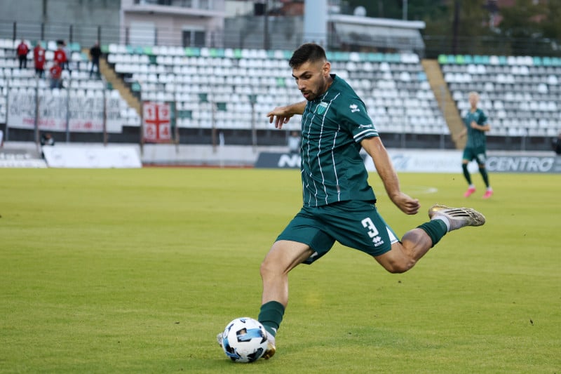 Τον ξεχώρισε ο Γιοβάνοβιτς, τον υπογράφει ο Μπενίτεθ - Από φορ, έγινε μπακ!