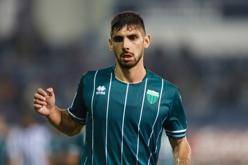 Τον ξεχώρισε ο Γιοβάνοβιτς, τον υπογράφει ο Μπενίτεθ - Από φορ, έγινε μπακ!