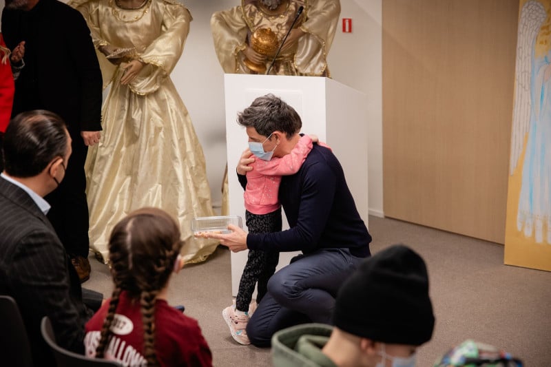 Χριστουγεννιάτικη γιορτή με τον Σάκη Ρουβά στον ξενώνα «ΕΛΠΙΔΑ»