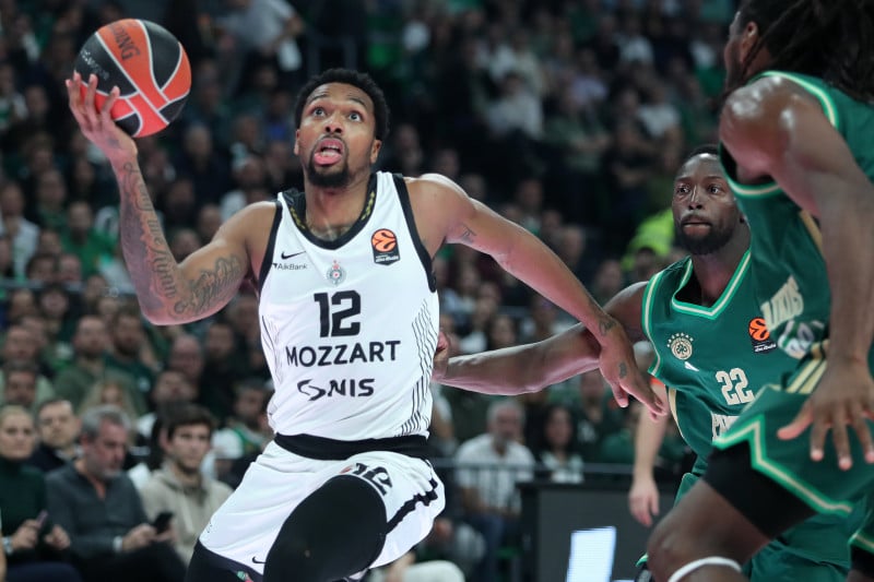 "Πακέτο" με Τζόουνς κι άλλον παίκτη από την Παρτιζάν θέλει ο Ολυμπιακός!