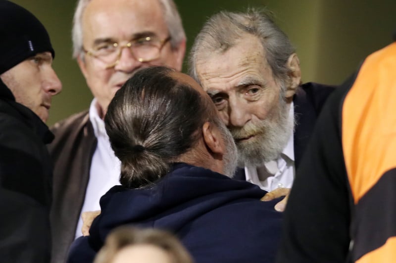 Σπουδαία στιγμή: Η κίνηση αλληλοσεβασμού Ηλιόπουλου με τον Γ. Βαρδινογιάννη