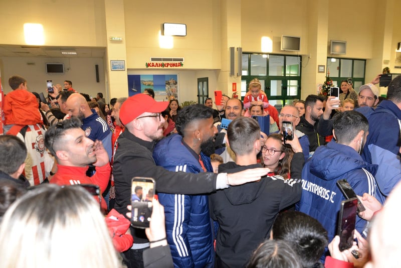 Ολυμπιακός: Θερμή υποδοχή και ενθουσιασμός στην Σύρο (pics)