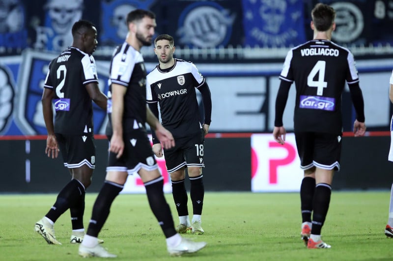 ΕΛΕΟΣ,ΕΛΕΟΣ, ΕΛΕΟΣ! Εκνευριστικό ότι περπατούσε… 