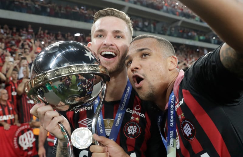 "4 εκατομμύρια η τιμή για Ολυμπιακό" - Ο… νέος Ροντινέι ξέρει από κούπες!