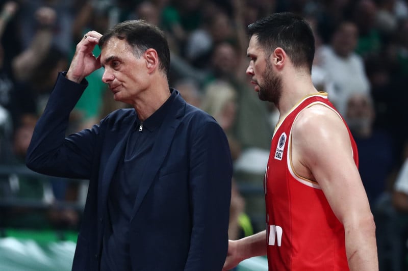 «Επικός τσακωμός Παπανικολάου με Μπαρτζώκα - Αντάλλαξαν κουβέντες»!