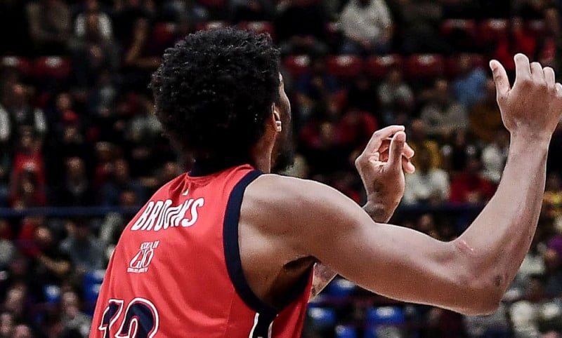 O Αρμόνι Μπρουκς