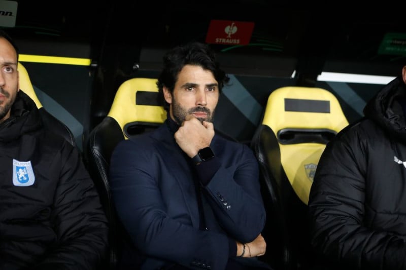 Σκασμένος ο τεχνικός της Κραϊόβα - Παράπονα για τη διαιτησία