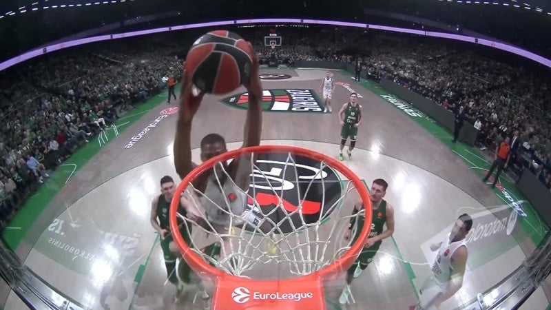 Απίθανο κάρφωμα του Κάι Τζόουνς - Πέταξε στο καλάθι (ΒΙΝΤΕΟ)