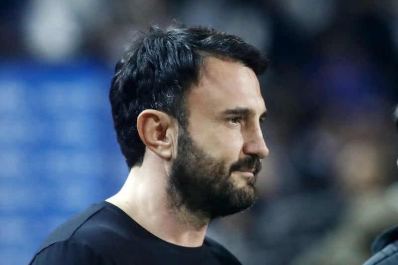 Στα αποδυτήρια του Άρη ο Καρυπίδης - Συνομιλία με Χιμένεθ & παίκτες 