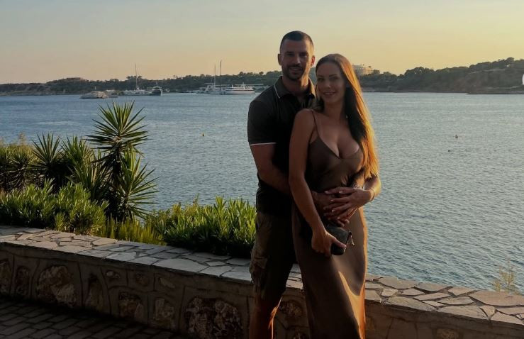 Παίκτης της Euroleague απολαμβάνει στιγμές στην Αθήνα με τη σύζυγό του