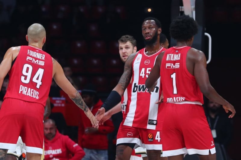 Καμπανάκι από Μονέκε για ντέρμπι: "Δεν θα τα καταφέρει έτσι ο Ολυμπιακός"