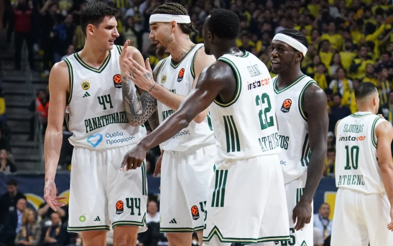 Καμπανάκι από Μονέκε για ντέρμπι: "Δεν θα τα καταφέρει έτσι ο Ολυμπιακός"