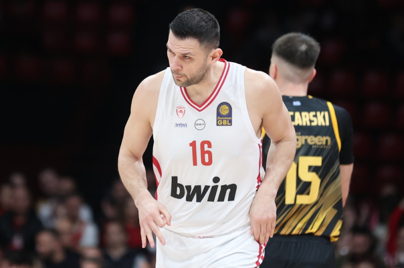 Απαντήσεις από Παπανικολάου - Ατάκες για τις μεταγραφές Μόρις, Τζόουνς