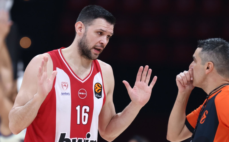 Απαντήσεις από Παπανικολάου - Ατάκες για τις μεταγραφές Μόρις, Τζόουνς