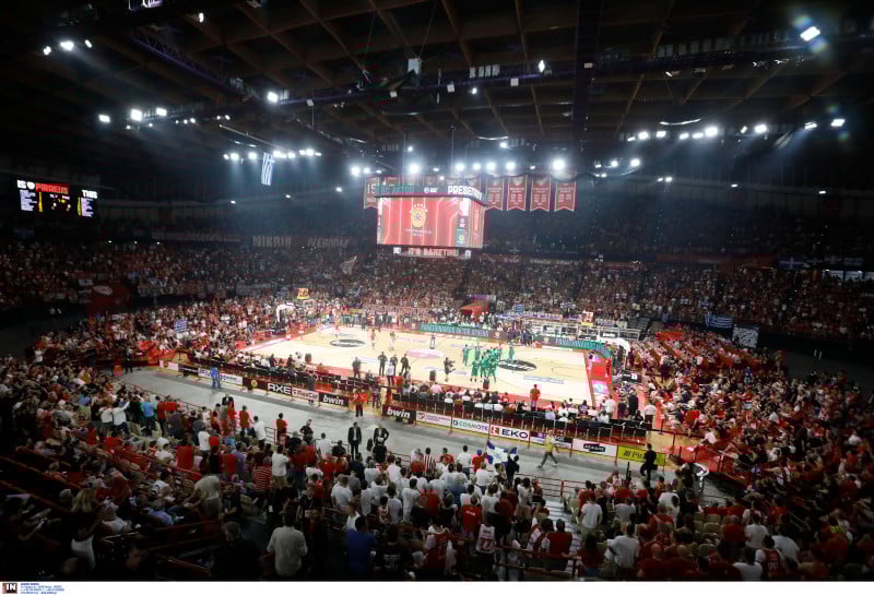 Η Φενέρ για την αναβολή με τον Ολυμπιακό: «Διαρροή νερού στο γήπεδο»