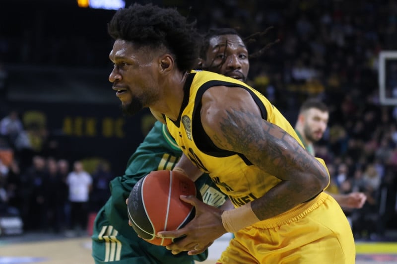 Δυνατά ελληνική ομάδα για Λι - Δουλεύει το trade της χρονιάς ο Ολυμπιακός!