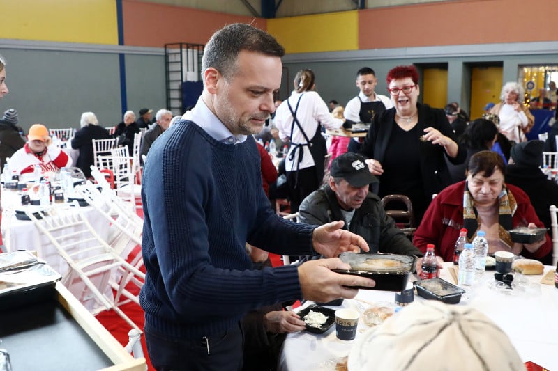 «Μεταγραφή αεροδρομίου» ο Τσίπρας - Συμφωνία με κορυφαίο στέλεχος του ΠΑΣΟΚ