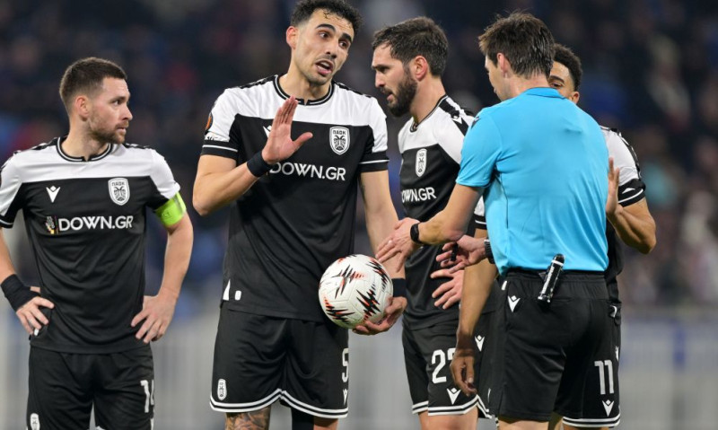 O διαιτητής στο ματς με τη Λυών