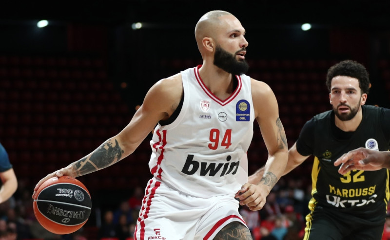 Μονέκε: «Ο Ολυμπιακός είναι η πιο “ασφαλής” ομάδα της EuroLeague» (BINTEO)