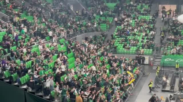 Πήρε «φωτιά» η κερκίδα του Παναθηναϊκού μια ώρα πριν το τζάμπολ (ΒΙΝΤΕΟ)