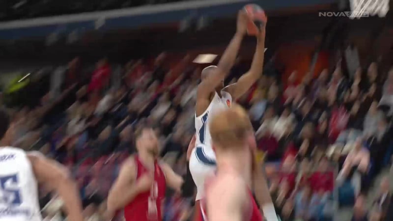 Τρομακτικό follow κάρφωμα του Κάι Τζόουνς (BINTEO)