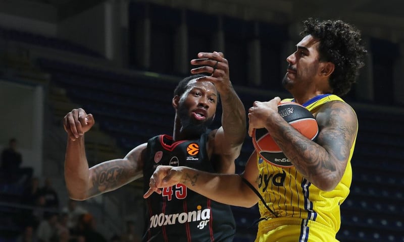 Φάση από ματς Μακάμπι - Ολυμπιακός