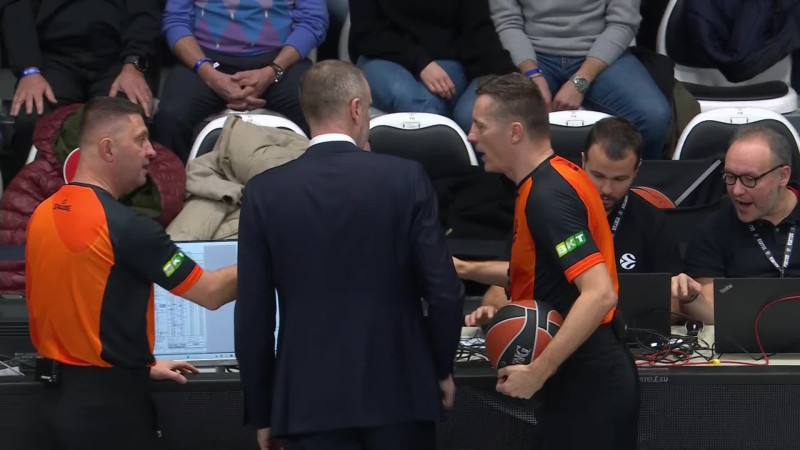 Ένσταση από τον Μασιούλις για το παρκέ (ΒΙΝΤΕΟ)