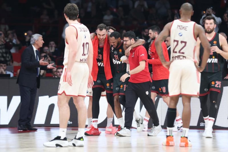 "Πάγωσε" το ΣΕΦ - Αποχώρησε τραυματίας ο Μόρις - Δείτε πώς χτύπησε! (Vid)