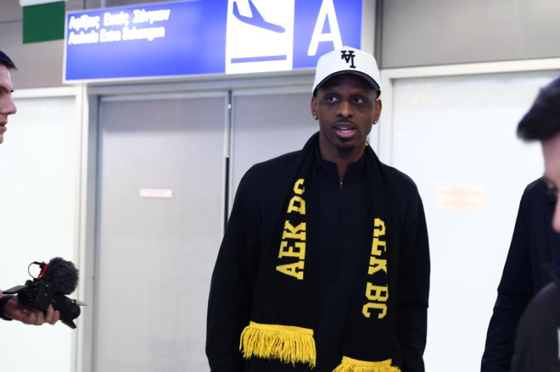 Ολοκληρώθηκε η... βόμβα της ΑΕΚ - Στην Αθήνα ο παιχταράς