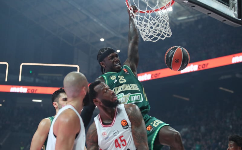 Βεζένκοφ: "Καταπληκτικός παίκτης ο Ναν - Κορυφαίος Μιλουτίνοφ"