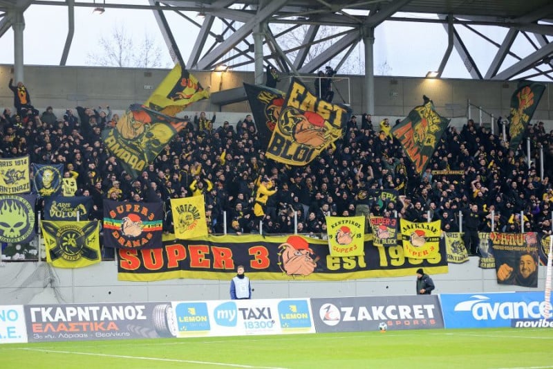 Έξαλλος ο κόσμος του Άρη μετά την ήττα στη Λάρισα - Συνθήματα κατά Καρυπίδη