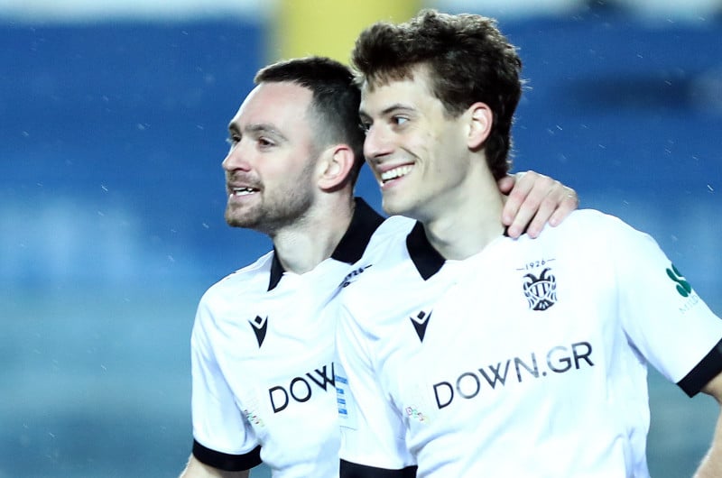 Ζίβκοβιτς και Κωνσταντέλιας πανηγυρίζουν γκολ του ΠΑΟΚ