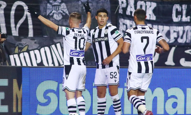 Οι παίκτες του ΠΑΟΚ πανηγυρίζουν γκολ