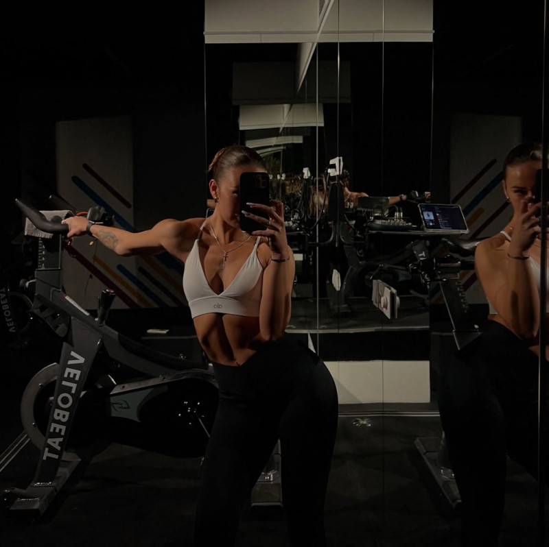 Η αθλήτρια-influencer που σαρώνει και την κατηγορούν ως «χυδαία» (ΦΩΤΟ)