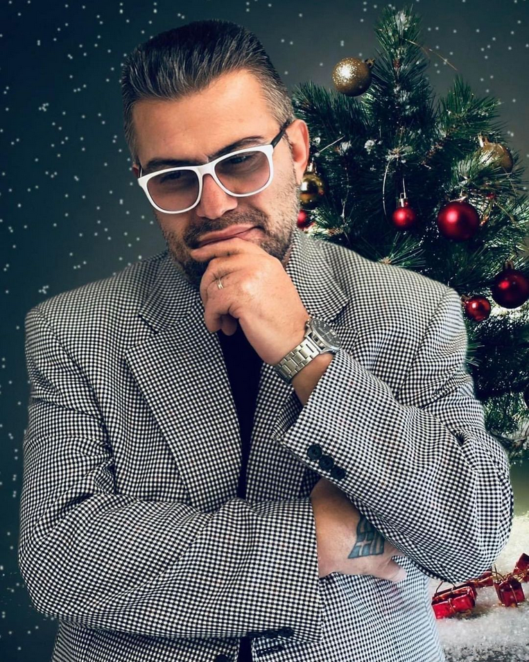 Πασίγνωστος Έλληνας τραγουδιστής έχασε 30 κιλά - Το πριν και το τώρα (ΦΩΤΟ)