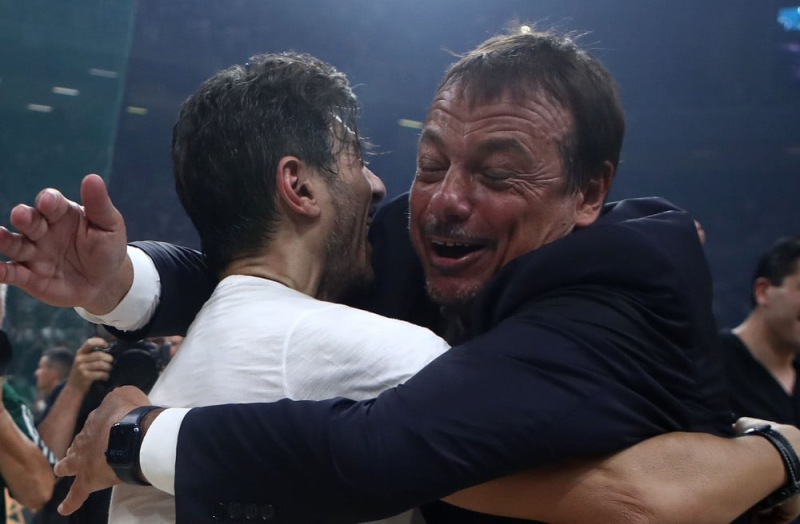 Αταμάν και Γιαννακόπουλος πανηγυρίζουν αγκαλιασμένοι