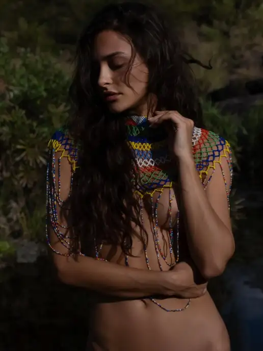 Σάλος: Γνωστή (και πανέμορφη) Ελληνίδα ανέβασε γυμνές ΦΩΤΟ στη ζούγκλα!