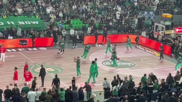 Αποθέωση σε Σλούκα και χειροκρότημα (ΒΙΝΤΕΟ)