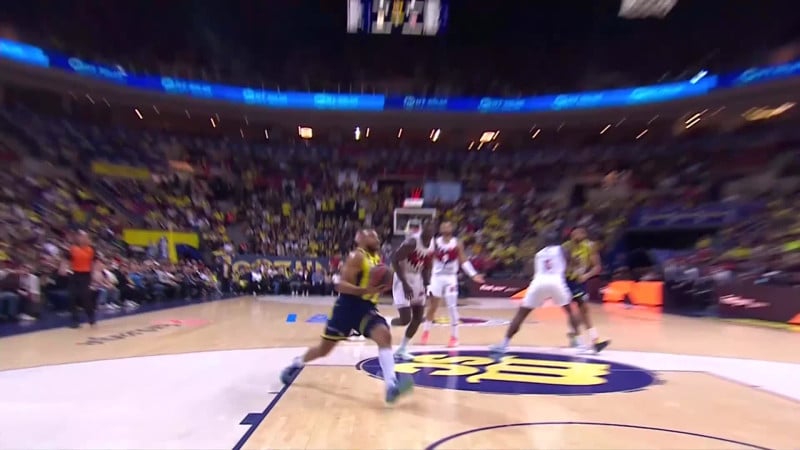 Σίμονς ύψωσε, Ντιακιτέ κάρφωσε (ΒΙΝΤΕΟ)