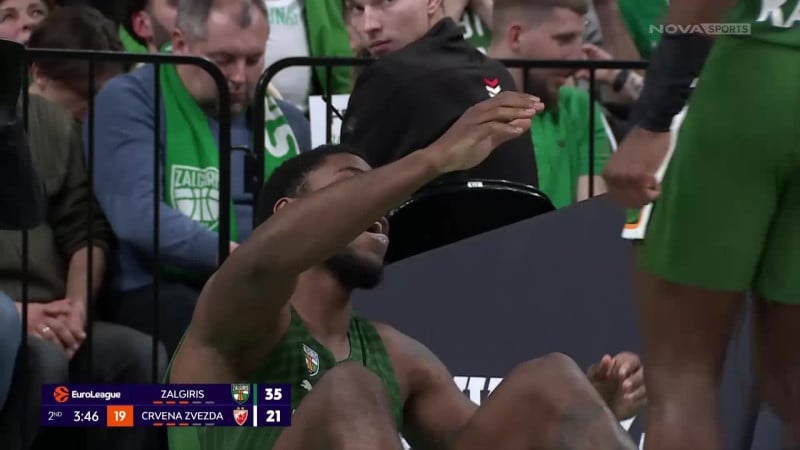 Συμβαίνουν και αυτά: Κόλλησε η μπάλα στο ταμπλό (ΒΙΝΤΕΟ)