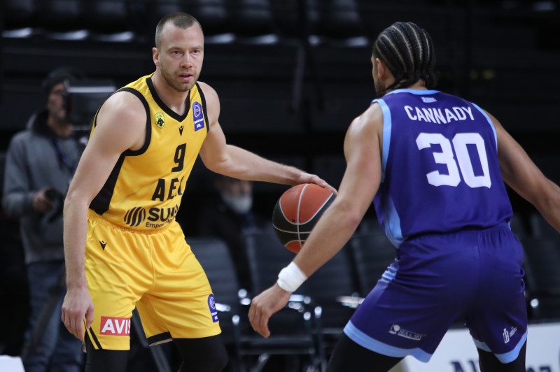 ΑΕΚ: Χωρίς Λεκαβίτσιους και με 9 παίκτες κόντρα στον Ολυμπιακό!