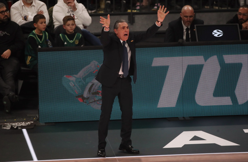 «Πυρά» Σκαριόλο για διαιτησία: «Παγκόσμιο ρεκόρ στα επιθετικά φάουλ»!